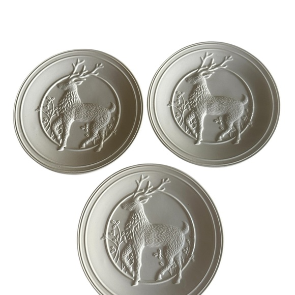 POTTERY BARN EMBOSSED REINDEER 8” SALAD PLATES - Picture 2 of 13